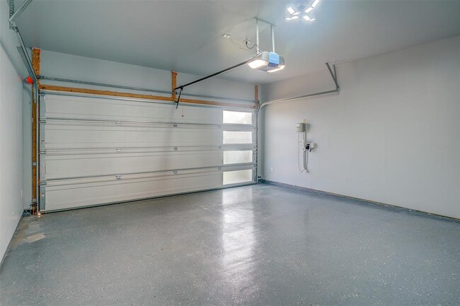 Building Photo - 4613 Tully Dr