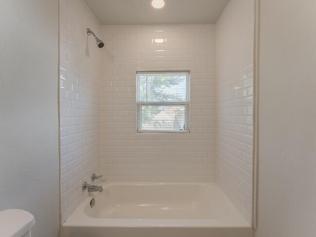 Building Photo - Home for rent in heart of OKC