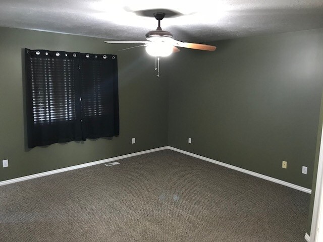 Building Photo - Beautiful home in Clinton with sport pad and playground