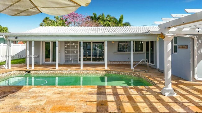 Building Photo - 2770 NE 8th Ct