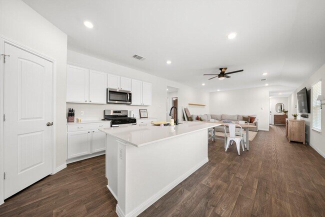 Building Photo - 151 Galanthus Ct