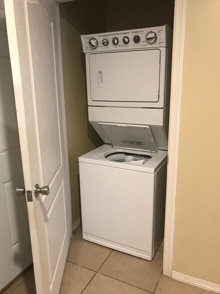 Washer/Dryer - 2016 Bahamas Dr