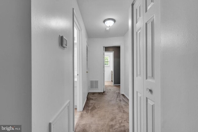 Building Photo - 155 Steeplechase Ct