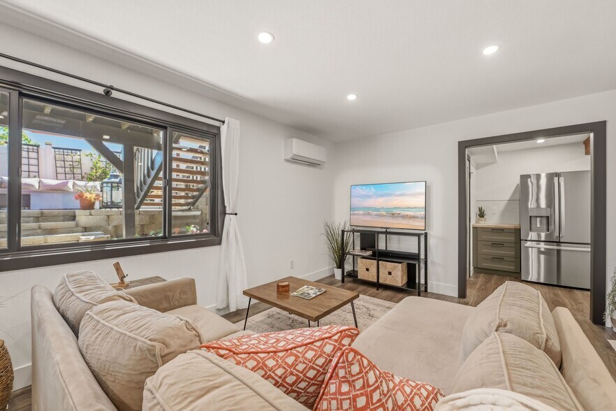 Building Photo - 234 Spanish Spur