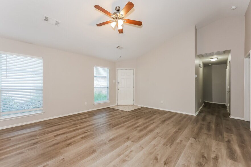 Building Photo - 1108 Boxwood Dr