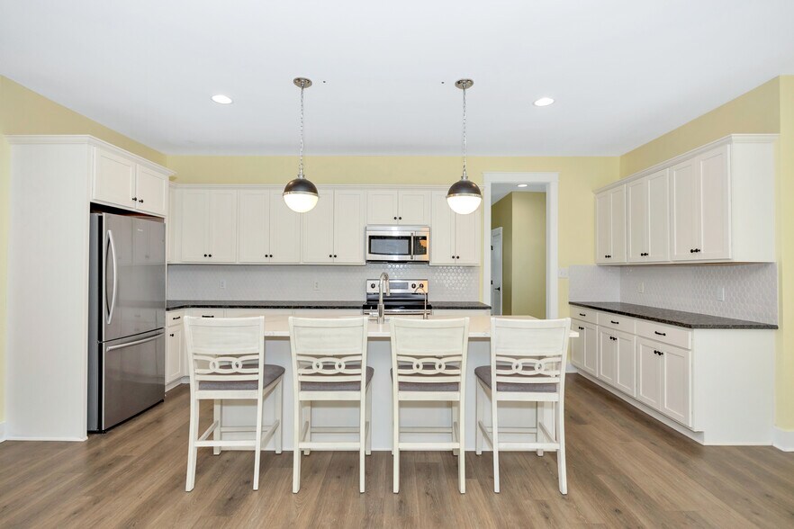 Building Photo - 2907 8th Ave SW