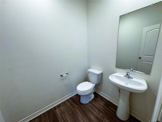 Building Photo - 356 Cres Park Dr