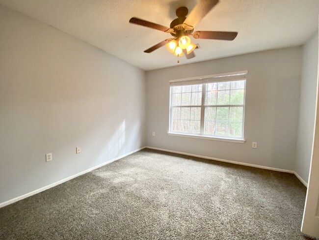 Building Photo - Updated One Bedroom Condo In The Reserve a...