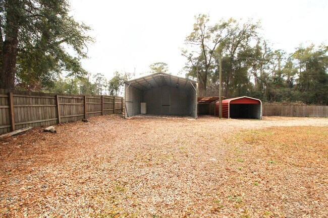 Building Photo - Spacious 3BR/2BA on 1 Acre – Fully Fenced