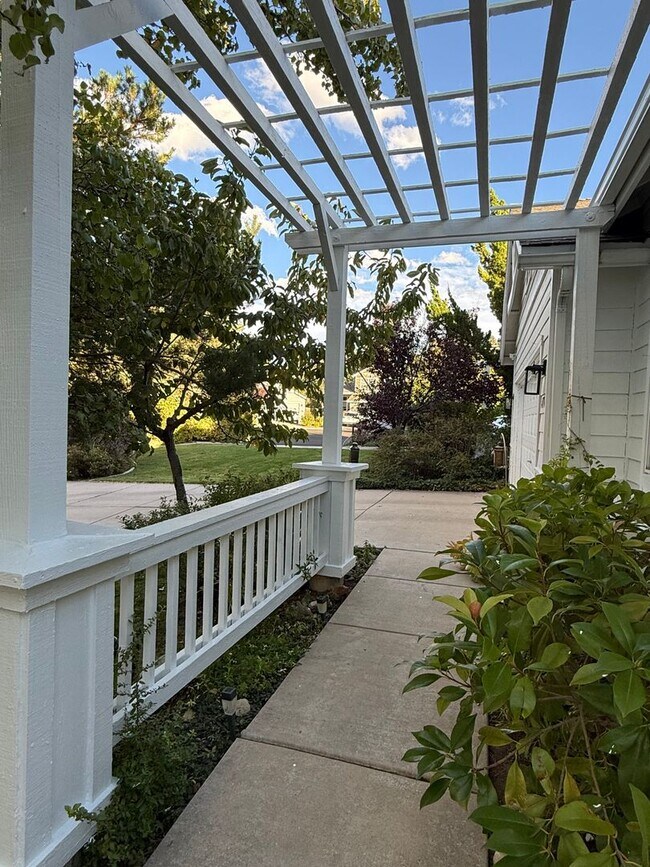 Building Photo - 4774 Cedarhill Ln