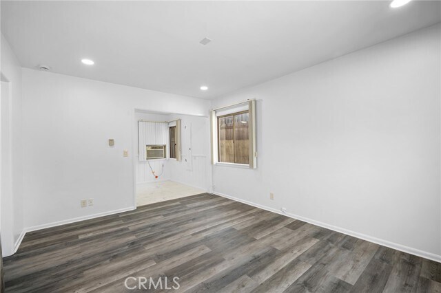 Building Photo - 2025 Broadview Dr