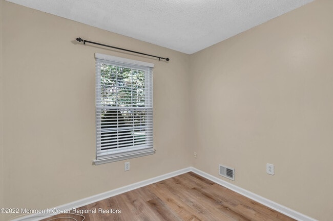 Building Photo - 134 Whispering Oaks Way