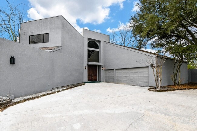 Building Photo - 8115 Fondren Lake Dr