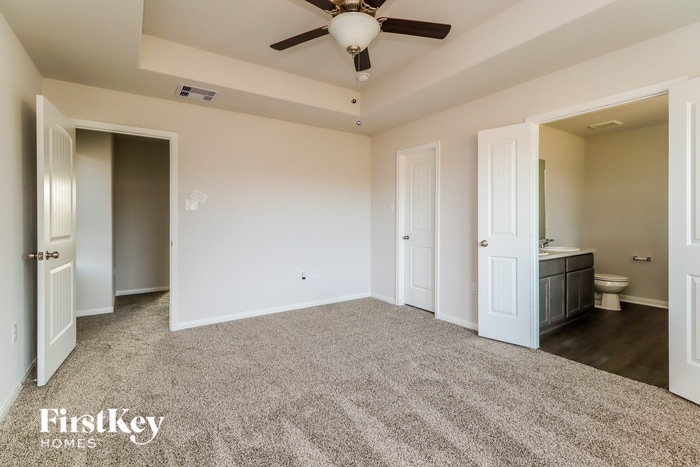 Building Photo - 14705 Country Club Dr
