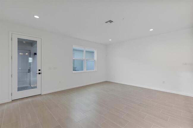 Building Photo - 1851 Pinecliff Dr