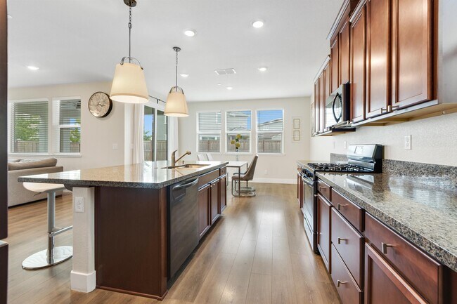Building Photo - 10068 Carinata Dr