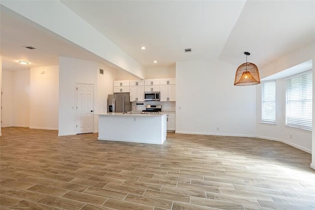 Building Photo - 906 Moon Glow Dr