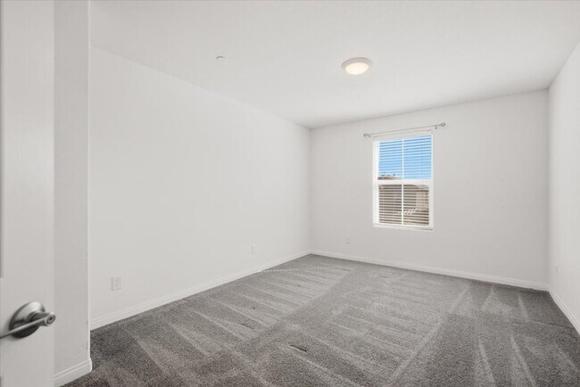 Building Photo - 10920 Oregano Ave