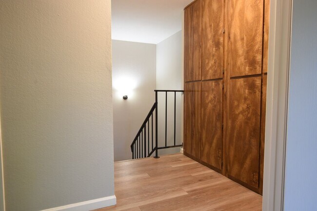 Building Photo - Remodeled and Clean 3 Bedroom 1.5 Bath Townhouse in South San Jose