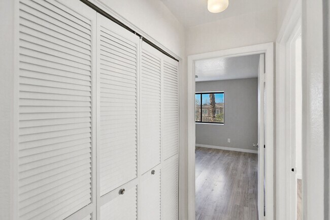 Building Photo - 3 Bed, 2.5 Bath Henderson Beauty