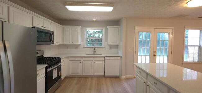 Building Photo - 3458 Hill Pond Dr NE