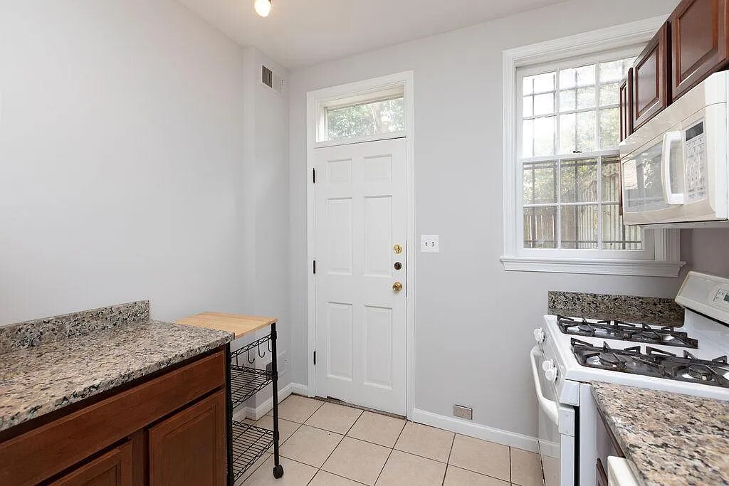 Building Photo - 955 25th St NW