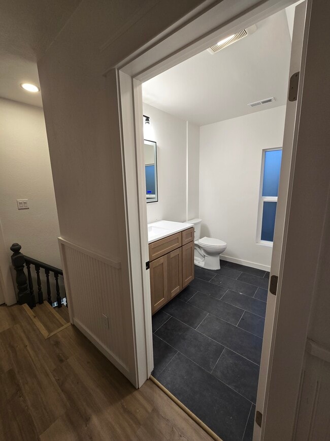 Building Photo - 515 Irving St