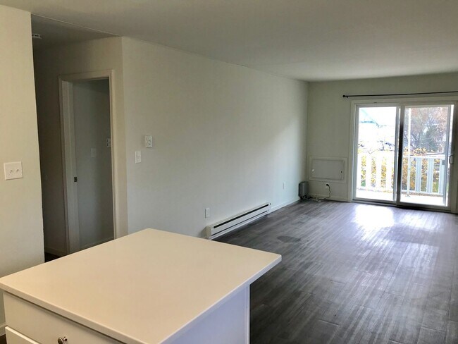 Interior Photo - 319 7th Ave