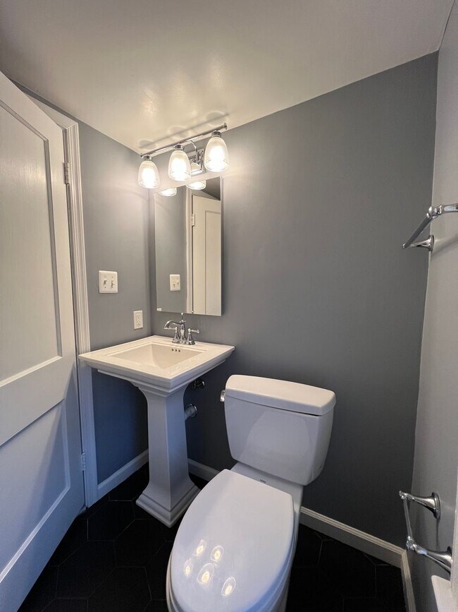 Building Photo - Cool Updated Historic 4/3.5 Farmhouse in Bethesda on Private, 1.5 Acre Lot