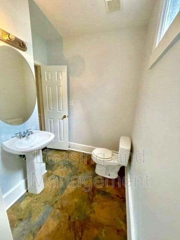 Building Photo - 25 Chapel St