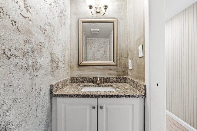 Building Photo - 6901 N Lagoon Dr