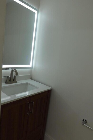 Building Photo - 2630 SW 49th Ct