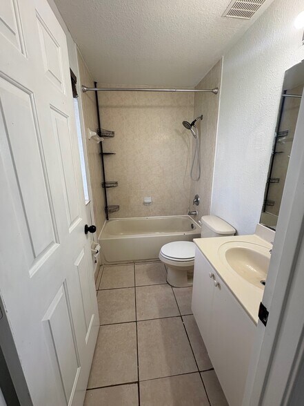 Building Photo - 2819 SE 15th Rd