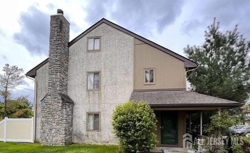 Building Photo - 20 Hampshire Dr