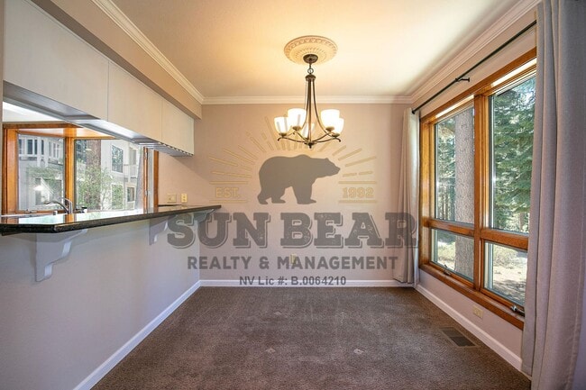 Building Photo - Gorgeous Condo in Central Incline - Dog fr...