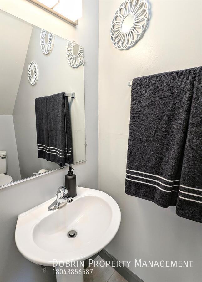 Building Photo - 1709 Colorado Ave