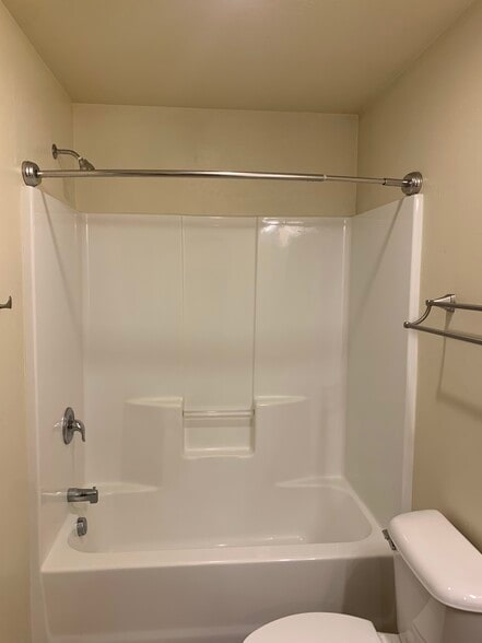 Building Photo - 316 W Broadway St