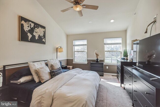 Building Photo - 1855 Creekview Ln