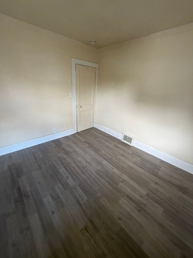 Building Photo - 12706 Parkhill Ave