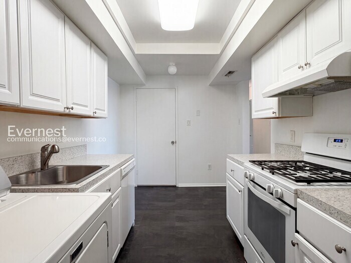 Building Photo - 10202 Prince Pl