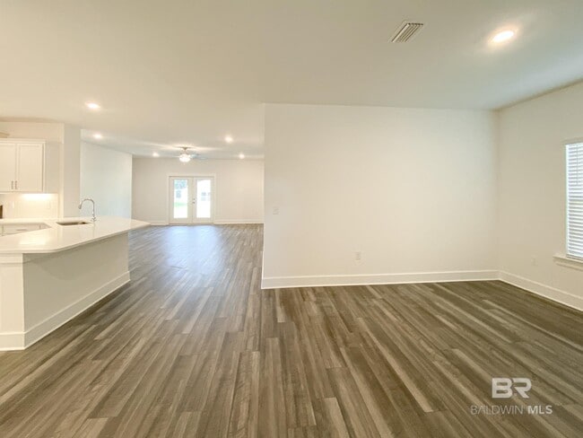 Building Photo - 510 Hardwood Ave