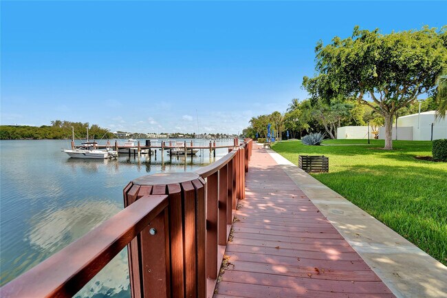 Building Photo - 2121 N Ocean Blvd