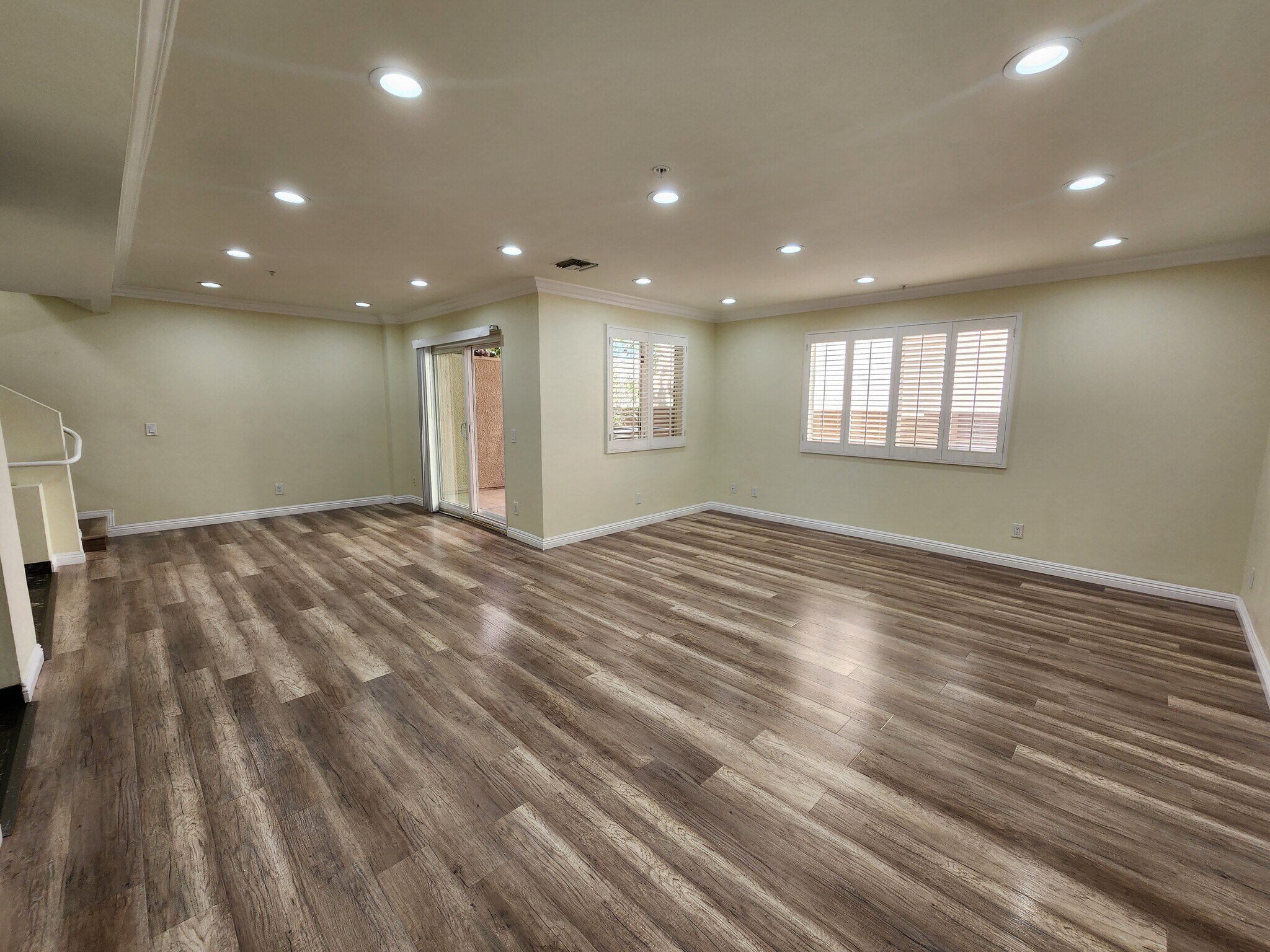 Building Photo - 420 Riverdale Dr
