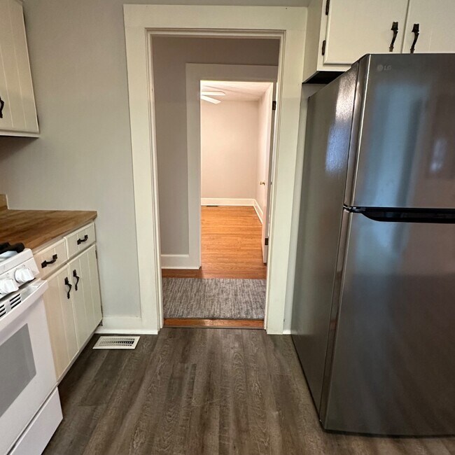 Building Photo - 271 3rd Ave SW