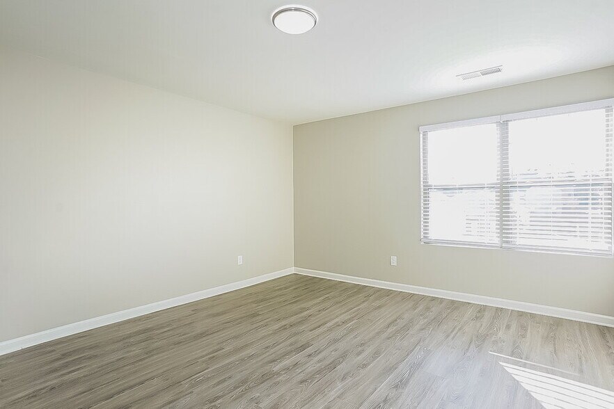 Building Photo - 8581 Braylen Manor Dr