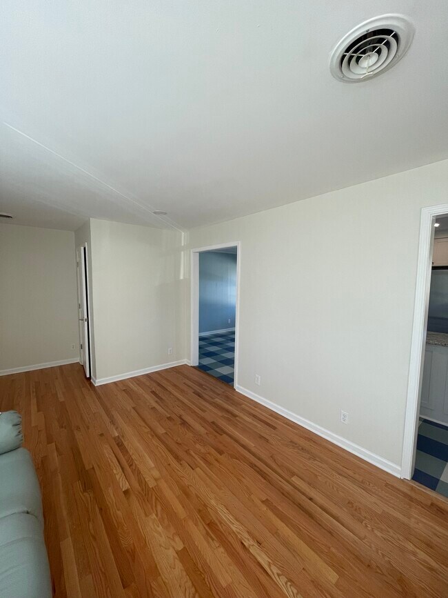 Building Photo - Stonewall