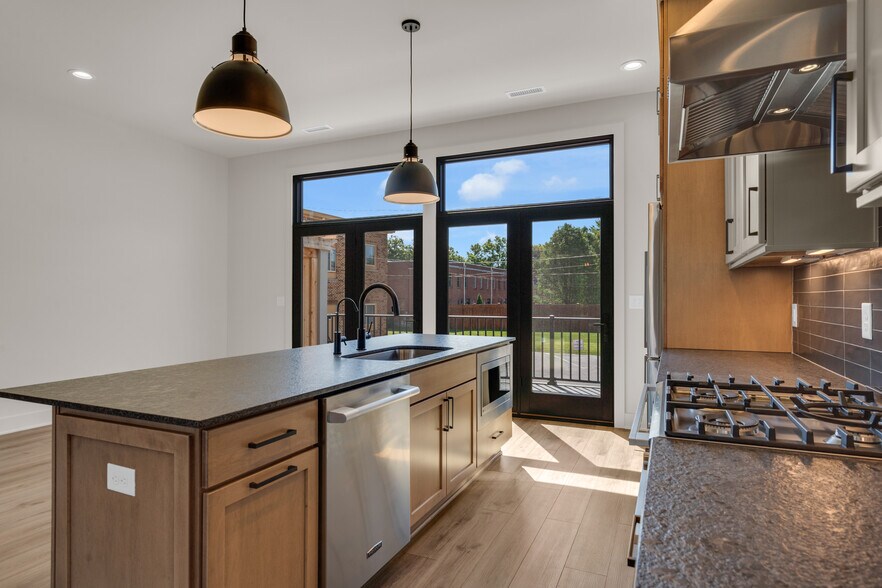 kitchen - 671 E 16th St