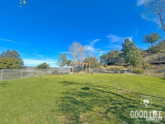 Building Photo - Great 2B/2.5BA Townhouse Available in Santee with Attached Garage & Onsite Pool, Spa, and Playgro...