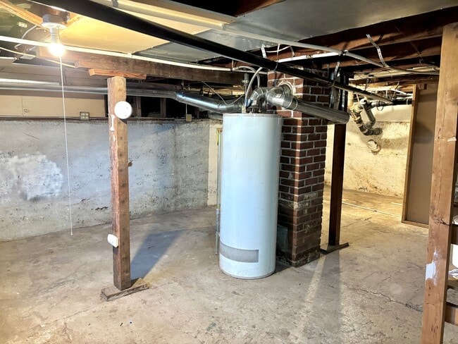 Building Photo - Charming Home in the Conveniently Located Southgate Neighborhood, Character-Rich Trims and Fully ...