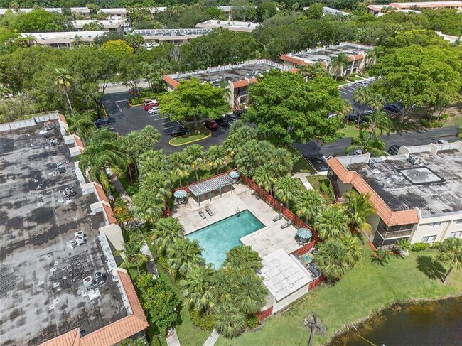 Building Photo - 412 Lakeview Dr